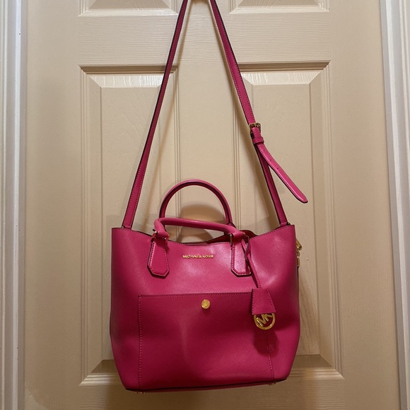 Michael Kors Fuchsia Leather Medium Tote pre-loved. - Picture 2 of 13